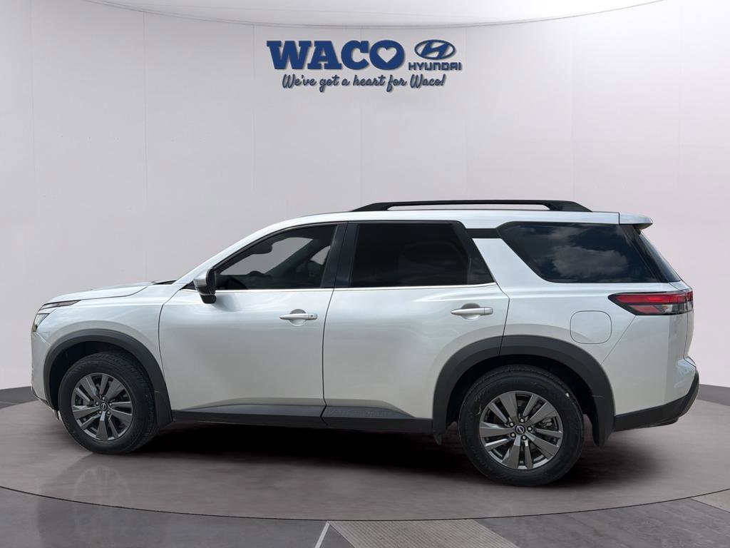 Used 2024 Nissan Pathfinder SV w/ SV Premium Package image 7