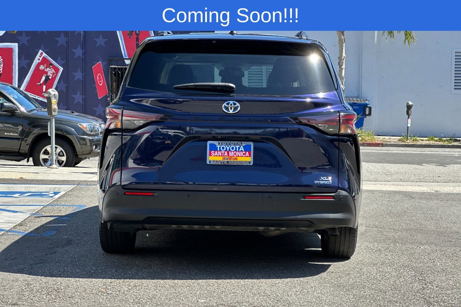 Used 2023 Toyota Sienna XLE image 5