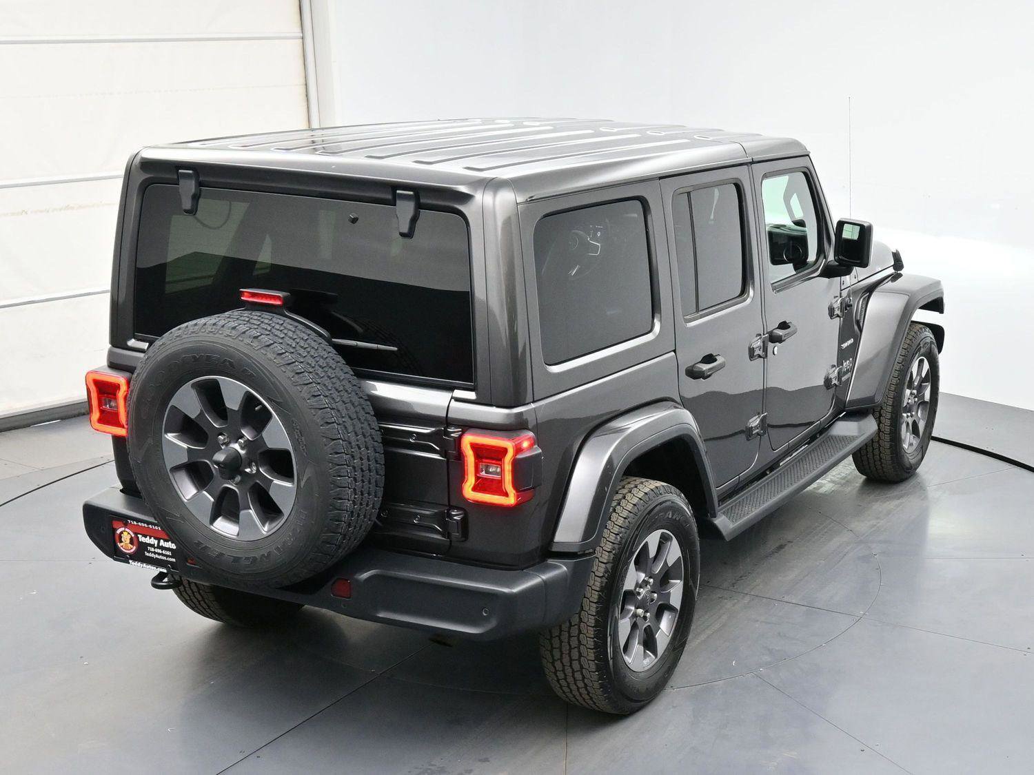 Used 2018 Jeep Wrangler Unlimited Sahara image 35