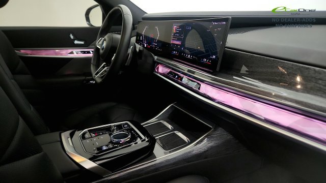 Used 2023 BMW 740i w/ Parking Assistance Package RWD image 34