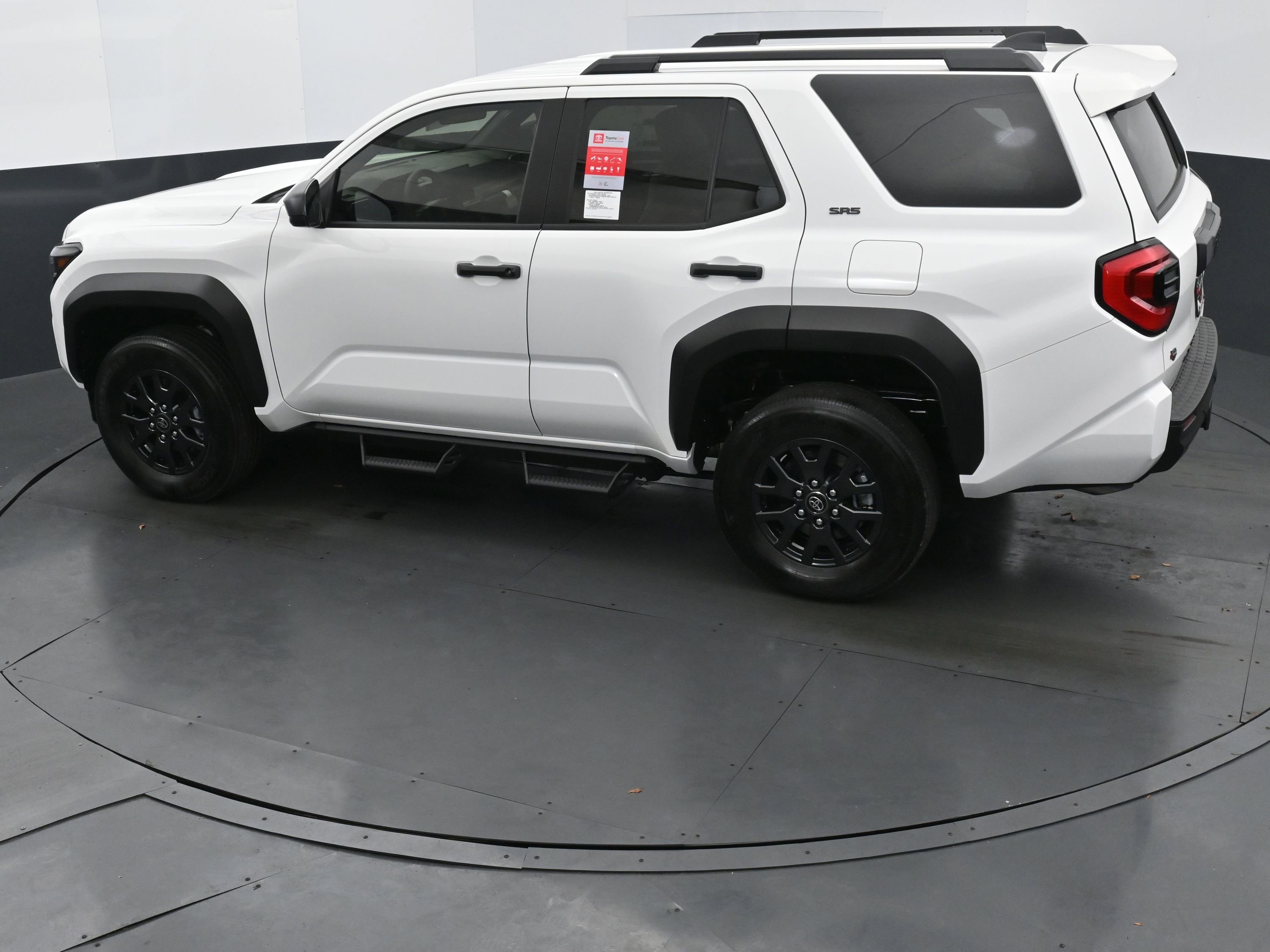 Used 2025 Toyota 4Runner SR5 AWD/4WD image 29