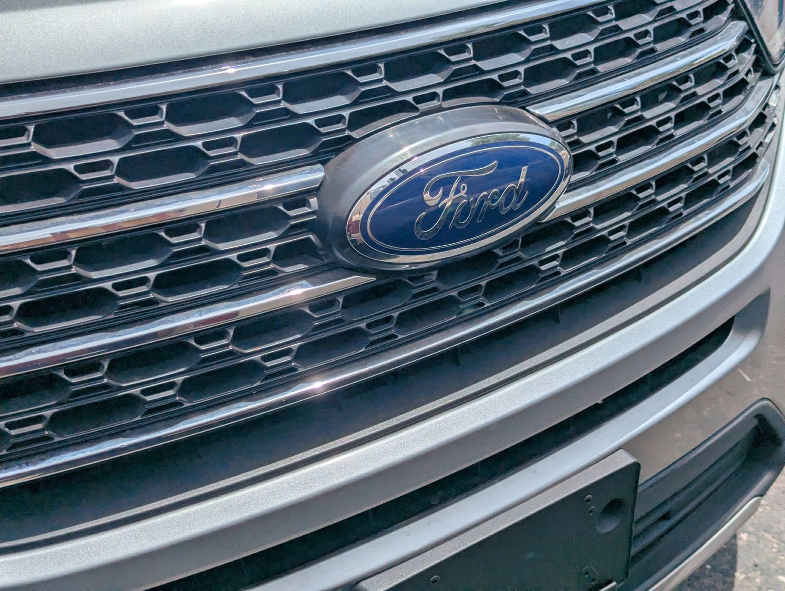 Used 2023 Ford Explorer XLT w/ Equipment Group 202A RWD image 4