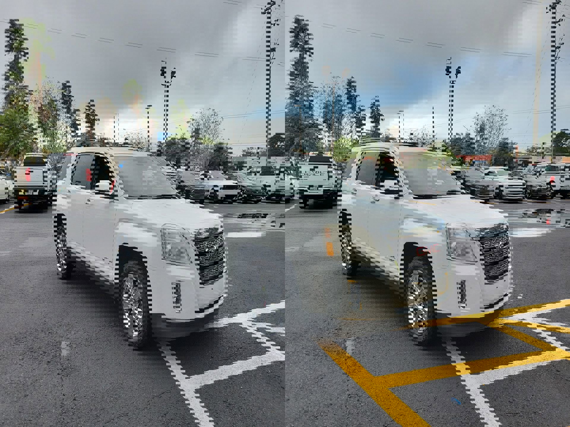 Used 2015 GMC Terrain SLT w/ Chrome Edition image 2