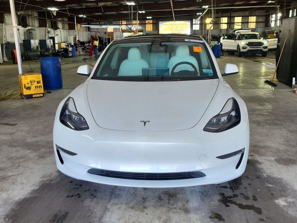 Used 2023 Tesla Model 3 Standard Range image 2