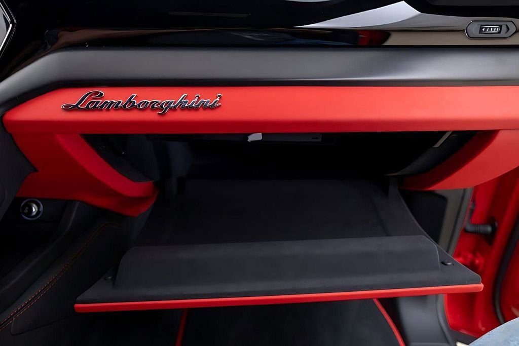 Used 2022 Lamborghini Urus image 43