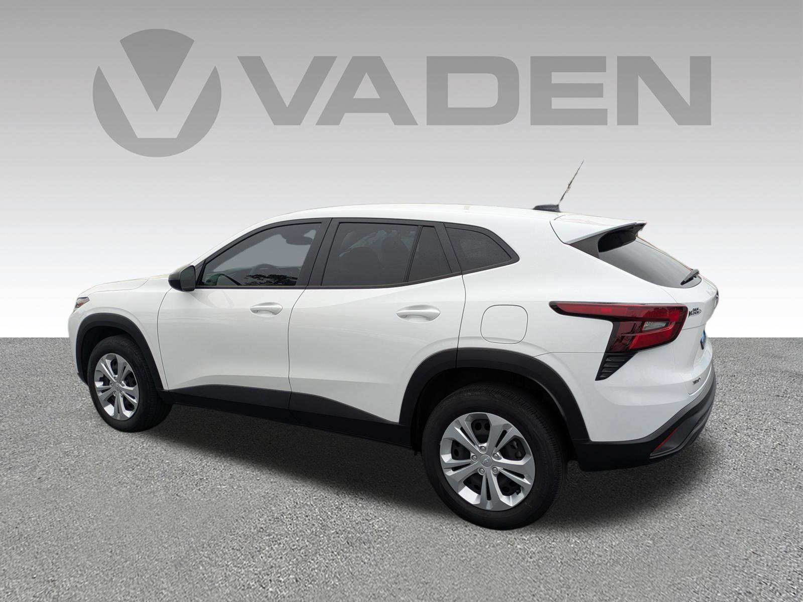 Used 2025 Chevrolet Trax LS FWD image 26