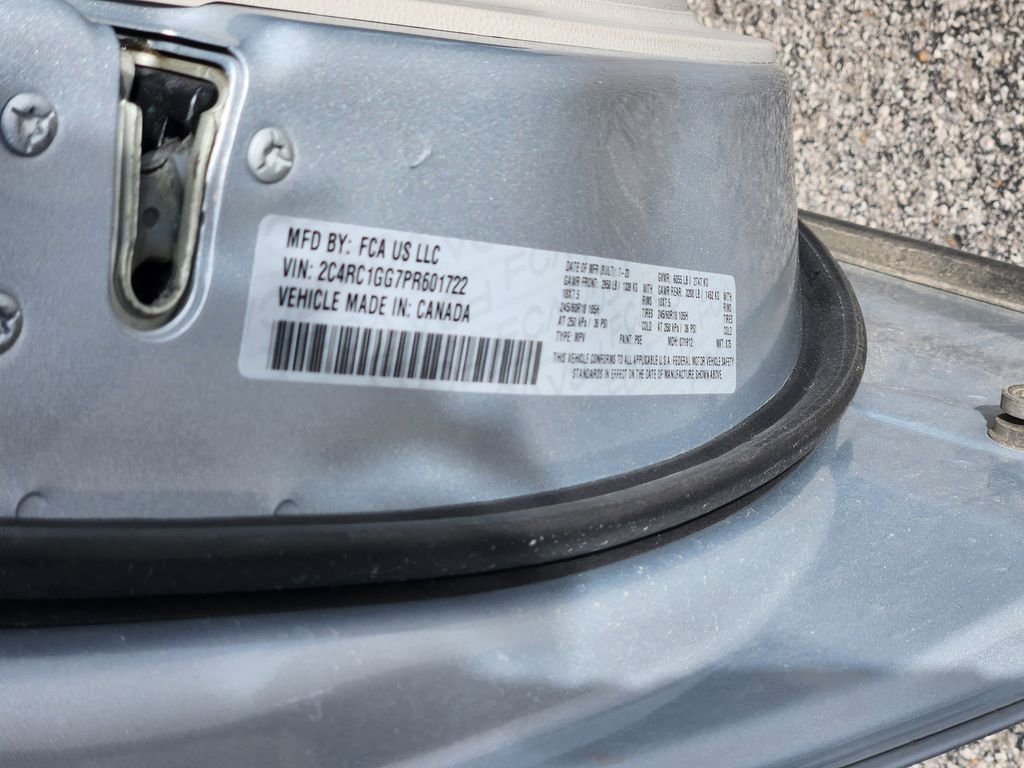 Used 2023 Chrysler Pacifica Limited image 34