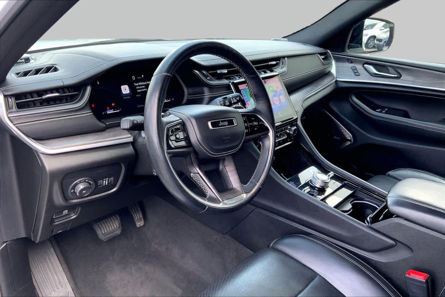 Used 2021 Jeep Grand Cherokee L Overland w/ Luxury Tech Group IV AWD/4WD image 16