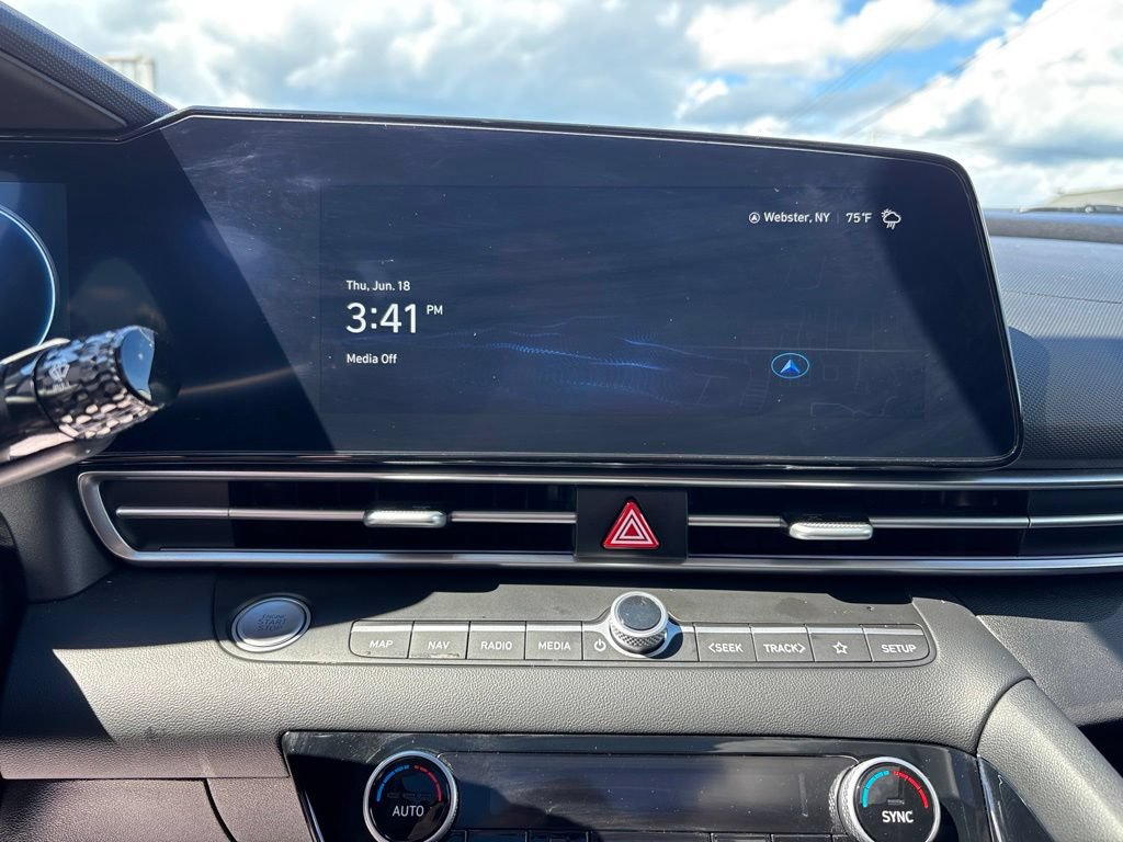 Certified 2025 Hyundai Elantra SEL FWD image 19