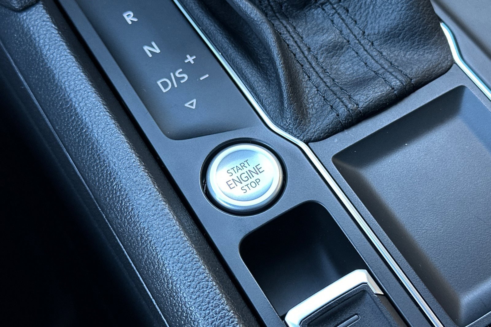 Used 2020 Volkswagen Atlas Cross Sport SE w/ Panoramic Sunroof Package image 22