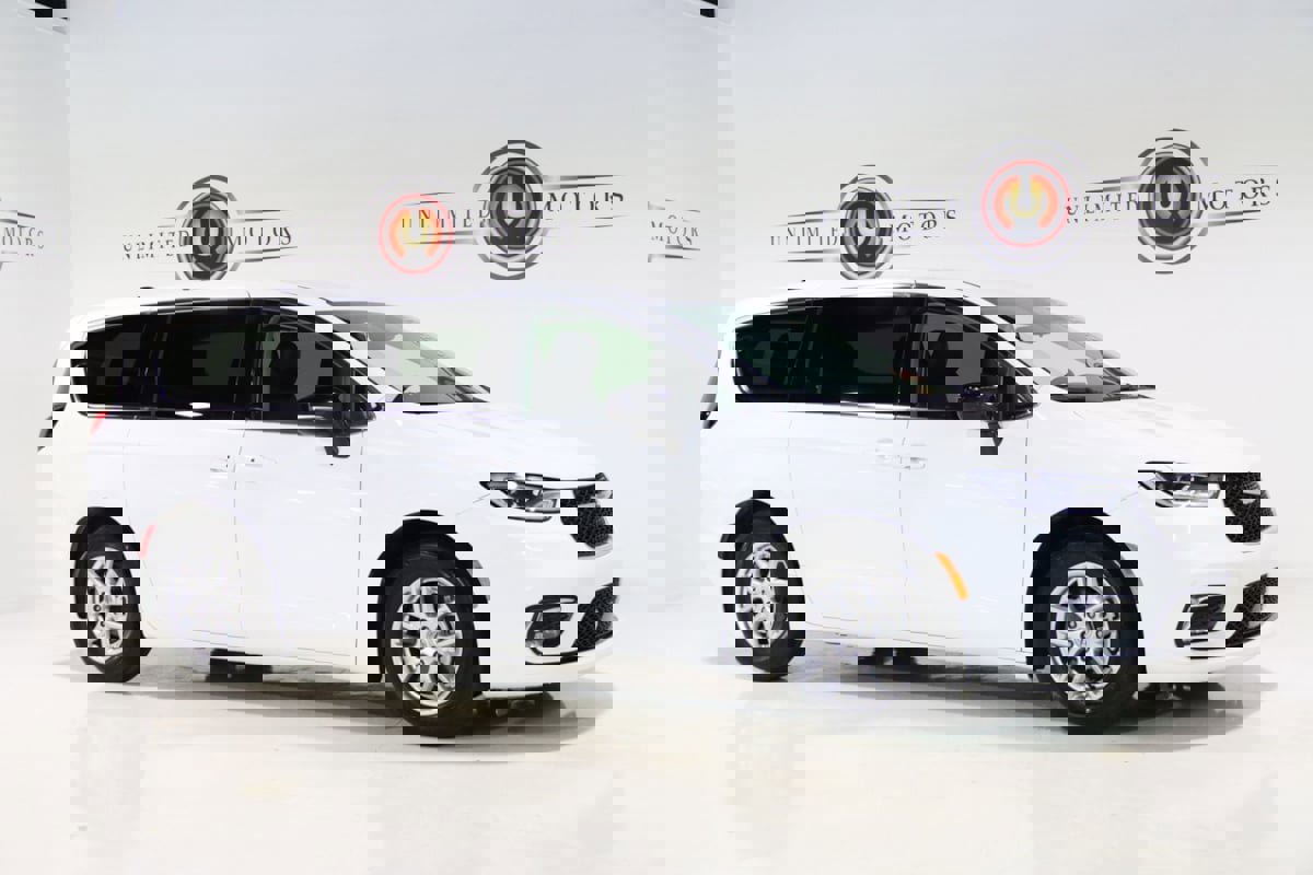 Used 2024 Chrysler Pacifica Touring-L image 69