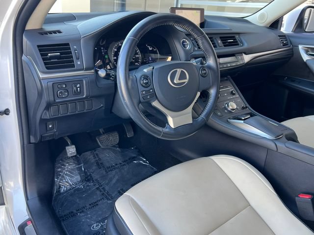 Used 2016 Lexus CT 200h w/ Navigation Package FWD image 24