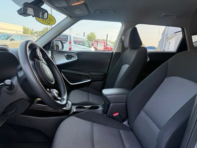 Used 2024 Kia Soul LX w/ Option Group 015 FWD image 7