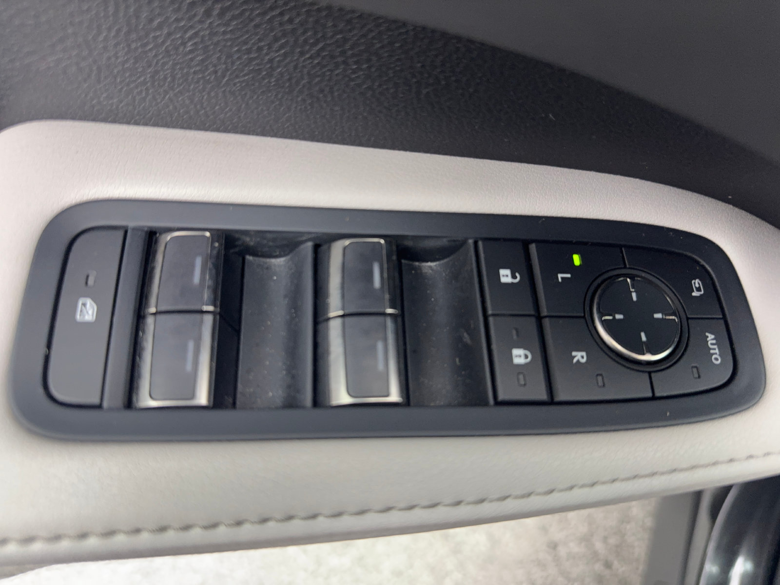Used 2024 Lexus RX 350 Premium w/ Convenience Package FWD image 28