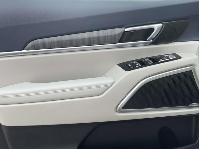 Used 2025 Kia Telluride EX w/ EX Captain's Chair Package image 15