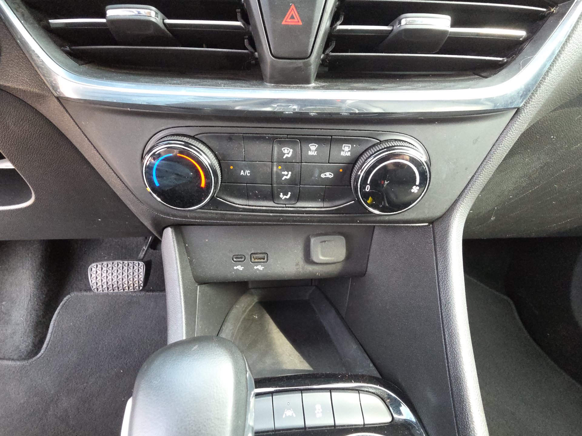 Used 2024 Buick Encore GX Preferred FWD image 23