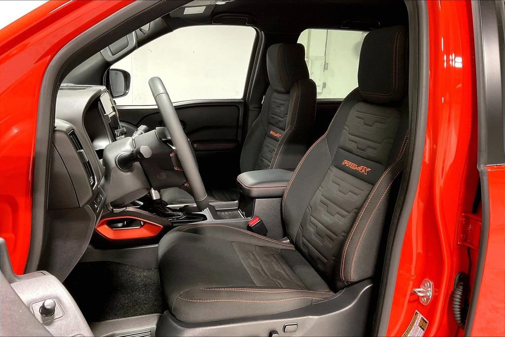 Used 2025 Nissan Frontier PRO-4X image 31