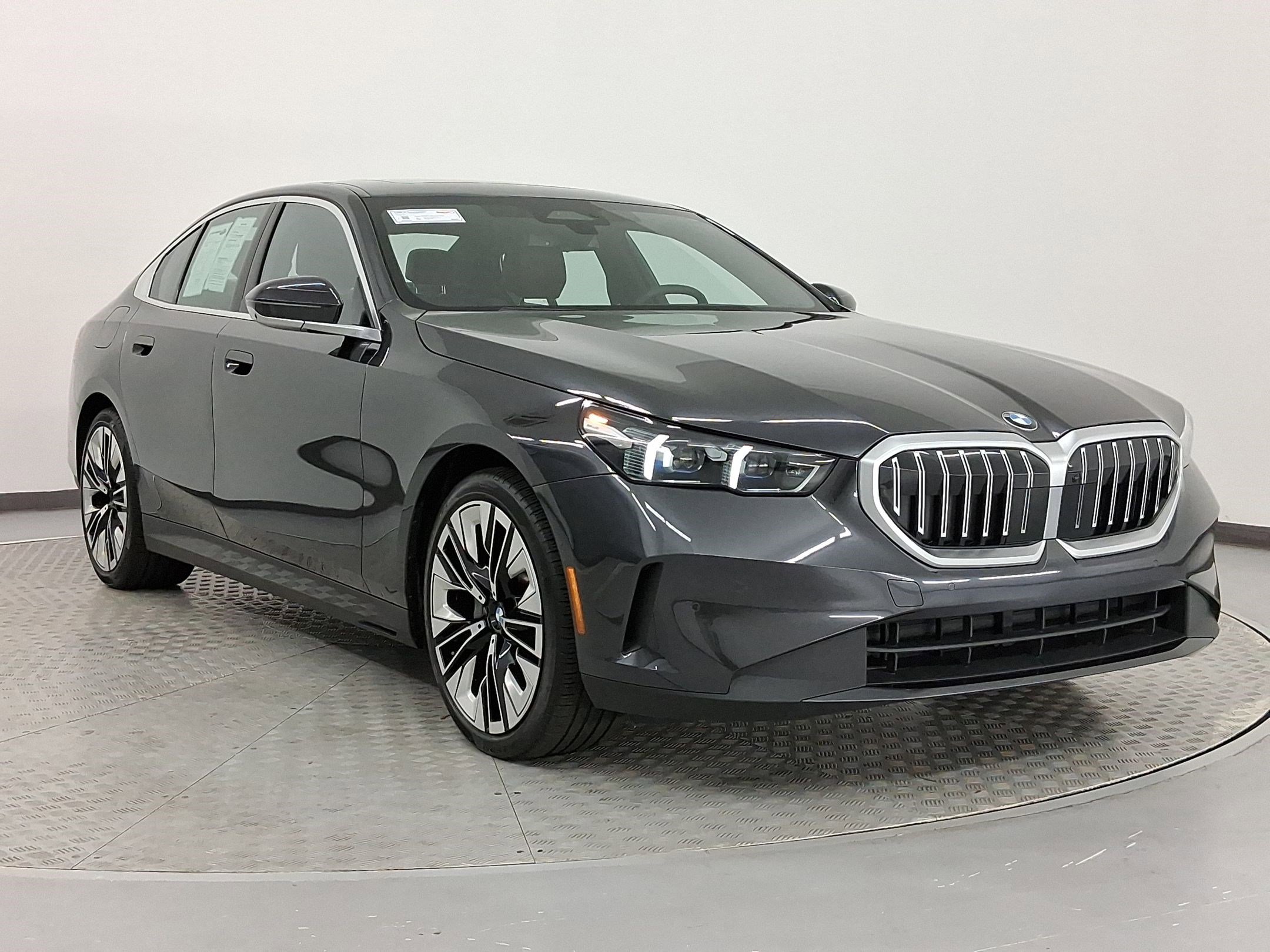 Certified 2025 BMW 530i image 6