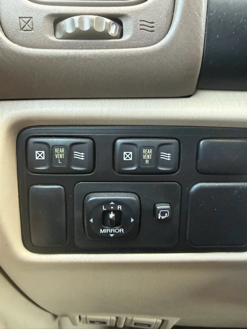 Used 1999 Lexus LX 470 4WD image 29