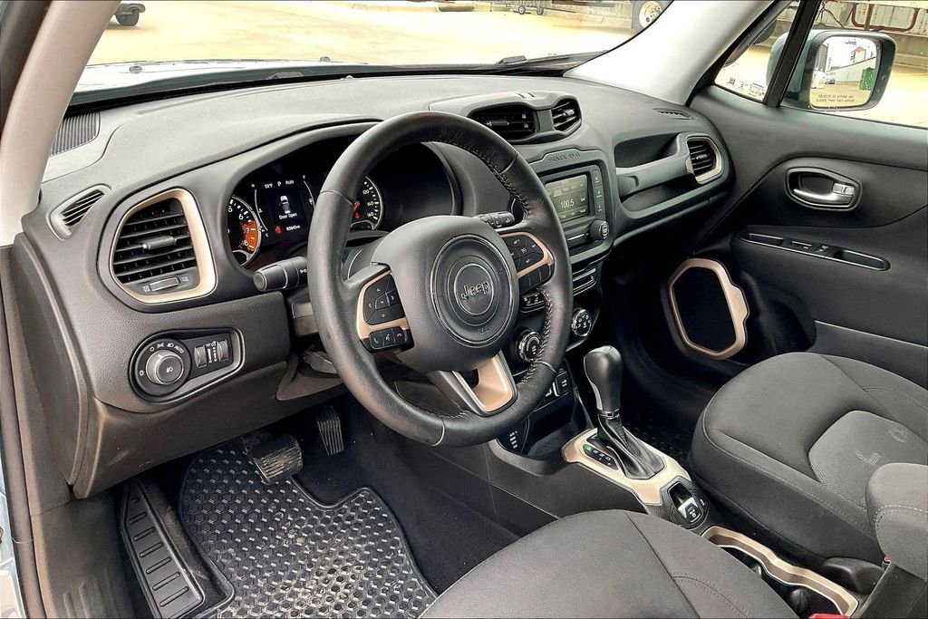 Used 2017 Jeep Renegade Latitude w/ Cold Weather Group AWD/4WD image 14