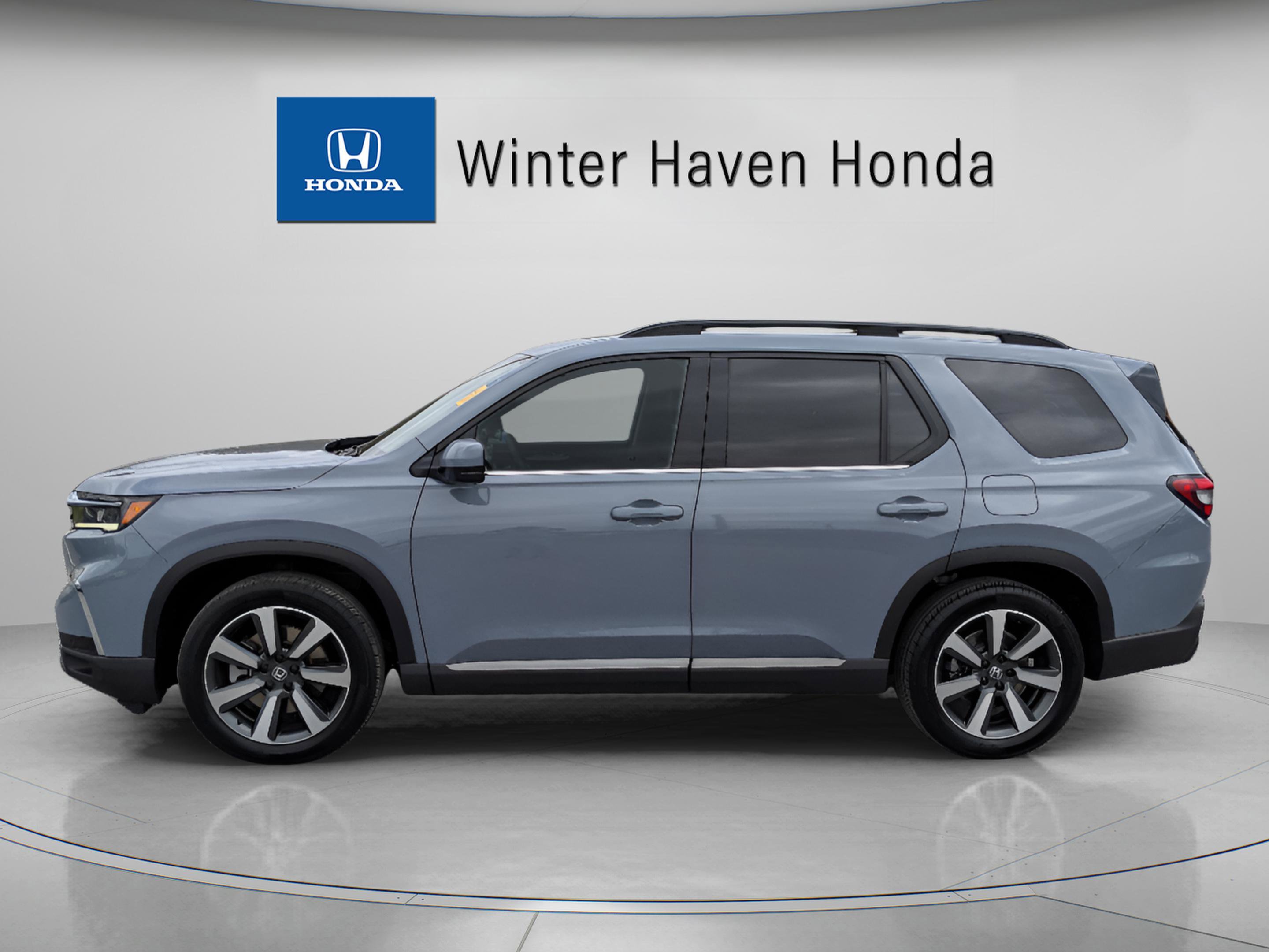Used 2025 Honda Pilot Touring image 5