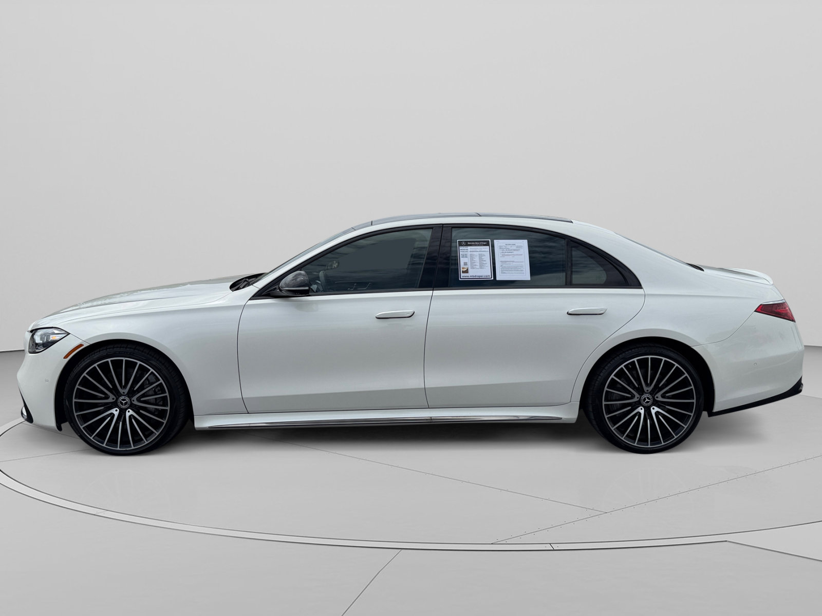 Used 2023 Mercedes-Benz S 580 4MATIC Sedan image 2