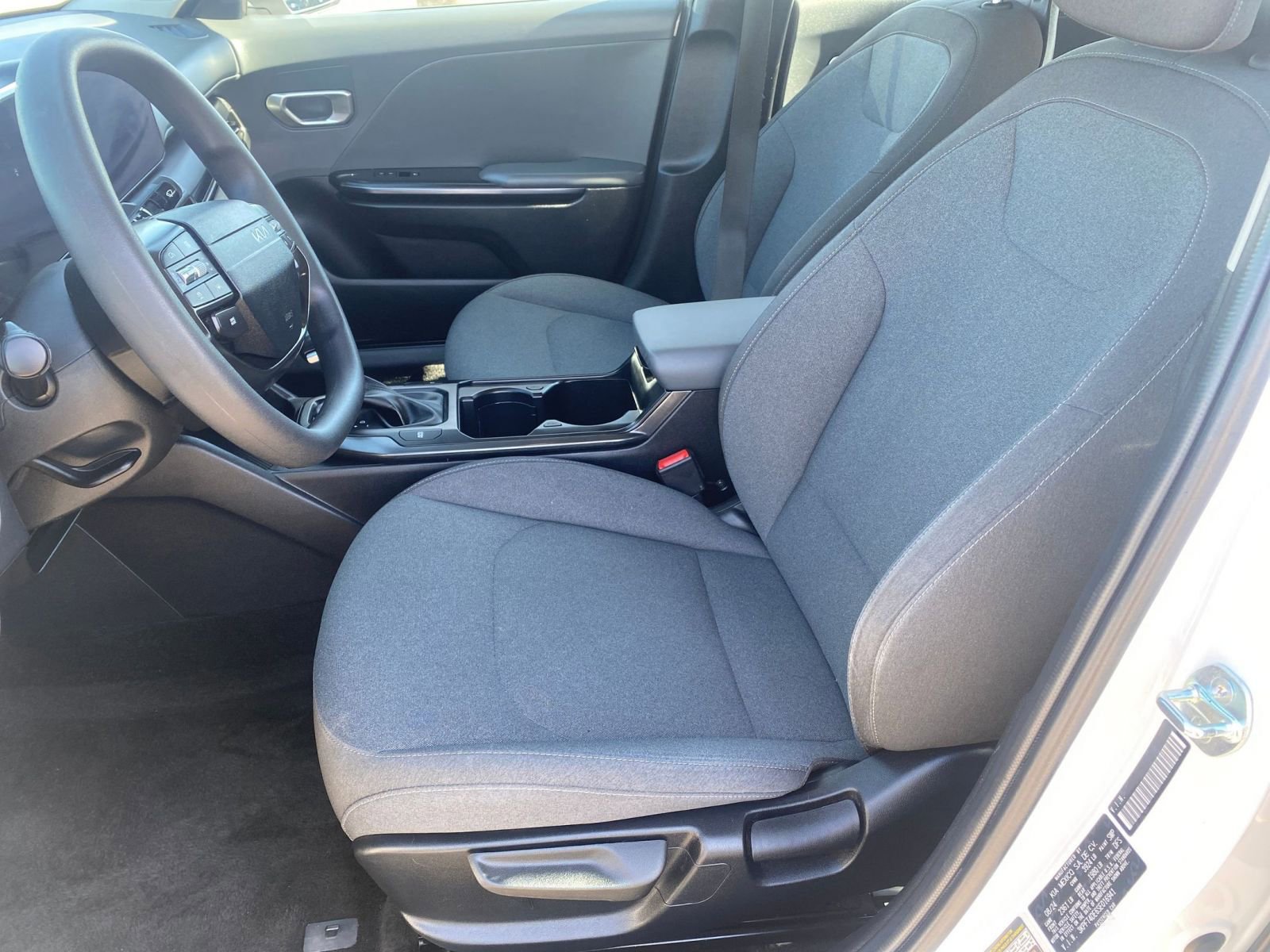 Used 2025 Kia K4 LXS image 28