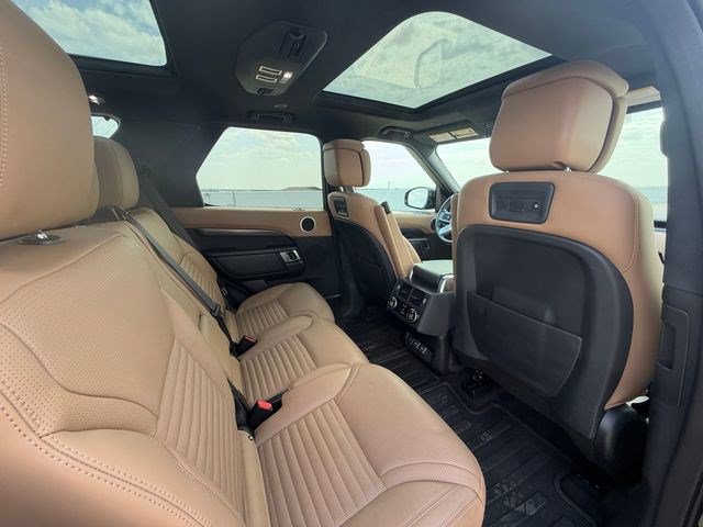 Certified 2024 Land Rover Discovery Metropolitan Edition AWD/4WD image 17
