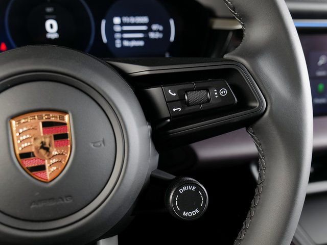 New 2025 Porsche Macan 4 Electric image 23