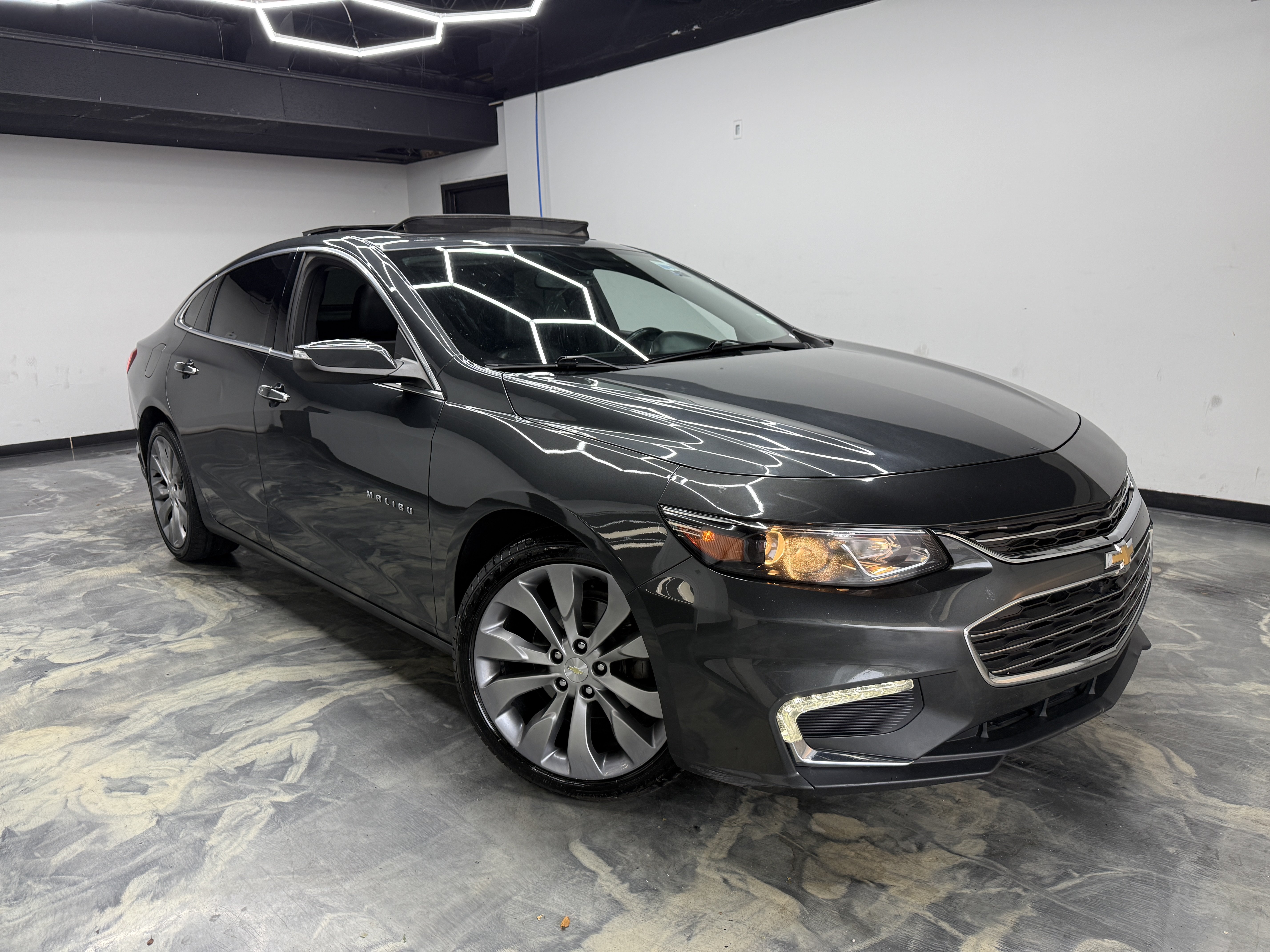 Used 2017 Chevrolet Malibu Premier w/ Premier Sun and Wheel Package FWD image 6