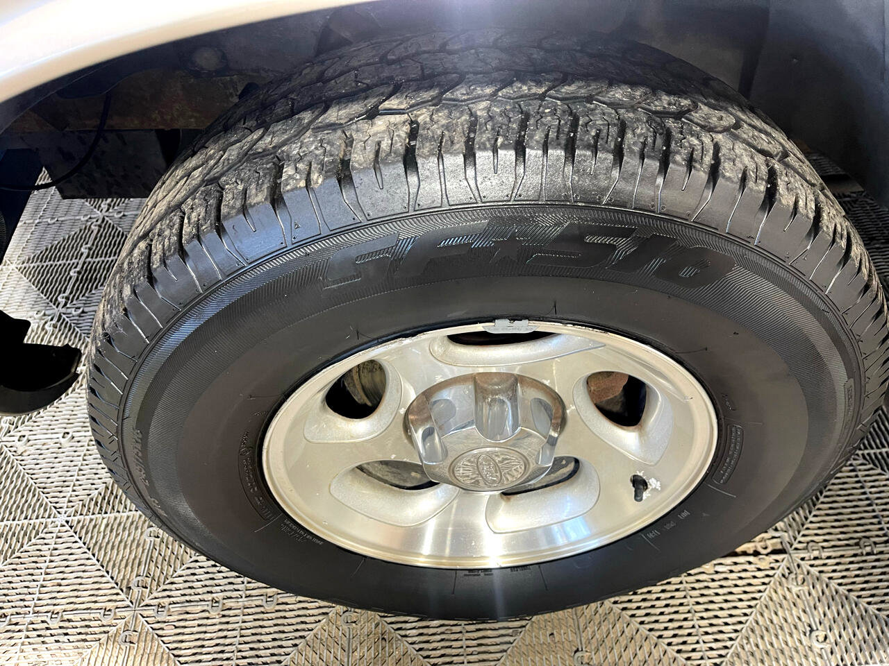 Used 2000 Ford Explorer Eddie Bauer image 27