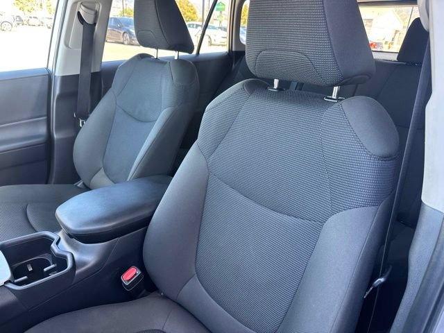 Used 2025 Toyota RAV4 LE AWD/4WD image 10