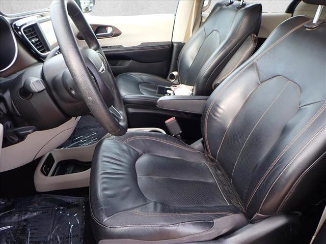 Used 2019 Chrysler Pacifica L image 11