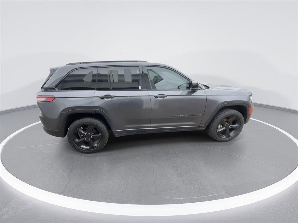 Used 2023 Jeep Grand Cherokee Altitude image 9
