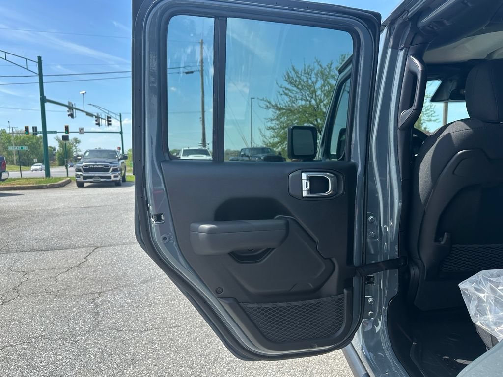 New 2026 Jeep Gladiator Mojave AWD/4WD image 9