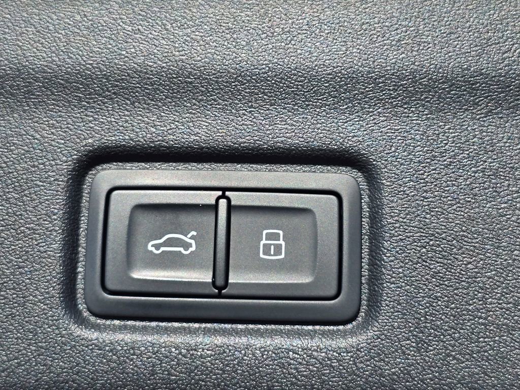 Used 2025 Audi Q6 e-tron Premium Plus w/ Premium Plus image 15
