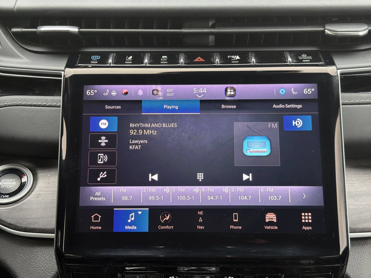 Used 2022 Jeep Grand Cherokee Limited 4xe w/ Luxury Tech Group II AWD/4WD image 16