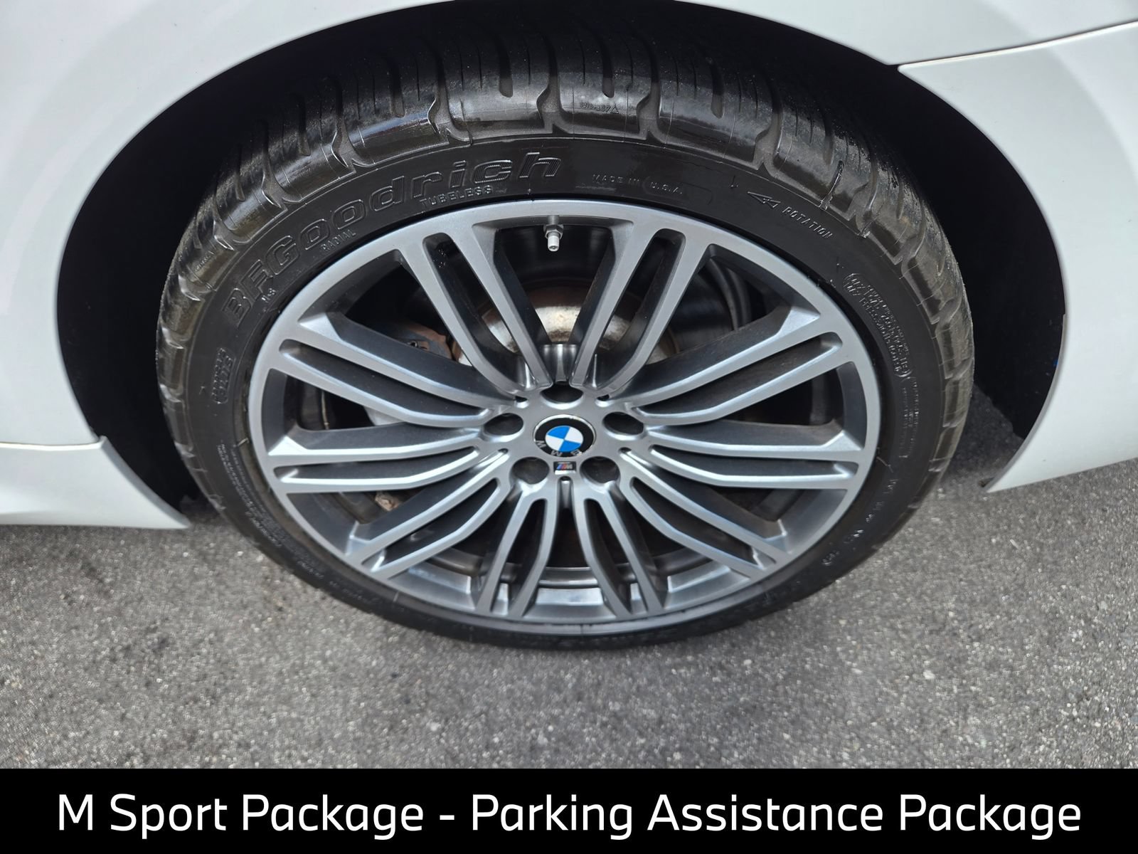 Used 2019 BMW 530e w/ M Sport Package RWD image 13