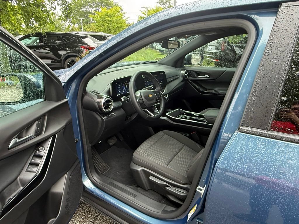 Used 2026 Chevrolet Equinox LT AWD/4WD image 12