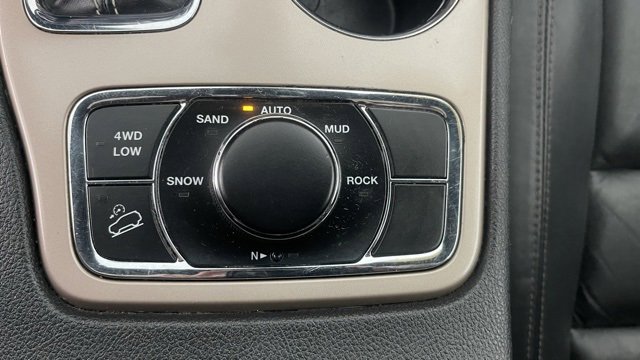 Used 2017 Jeep Grand Cherokee Limited image 41