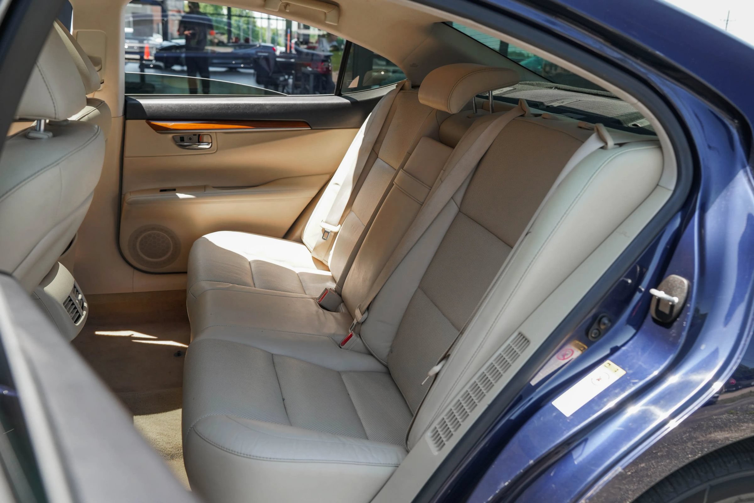 Used 2015 Lexus ES 300h w/ Navigation System Package FWD image 29