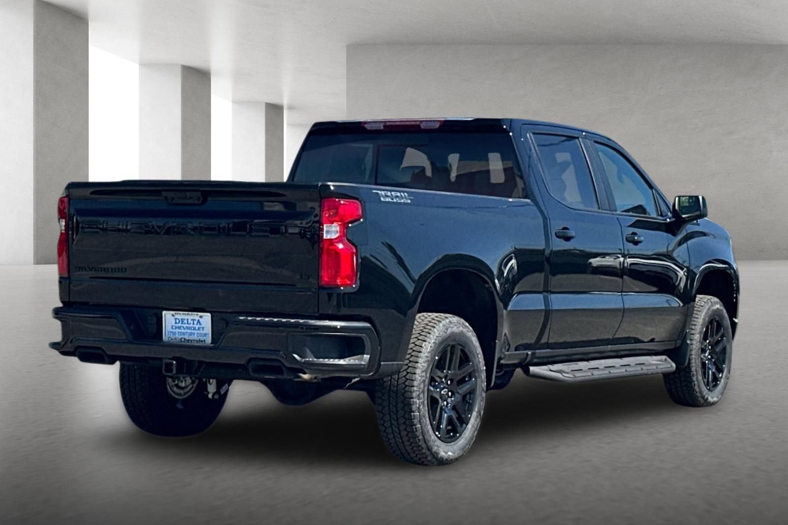 New 2026 Chevrolet Silverado 1500 LT Trail Boss w/ Dark Appearance Package AWD/4WD image 4