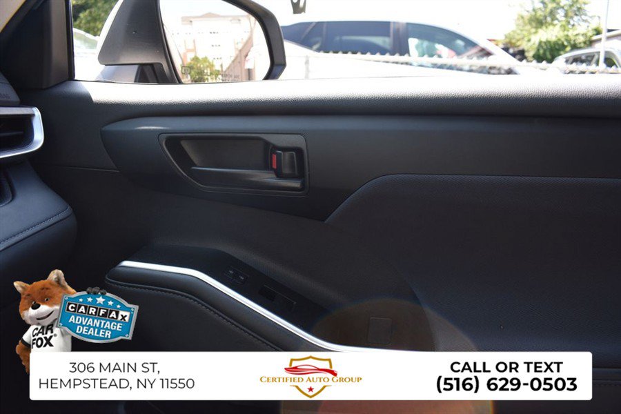 Used 2025 Toyota Highlander LE FWD image 19