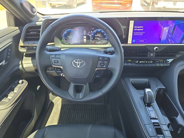 Used 2023 Toyota Crown Limited image 10