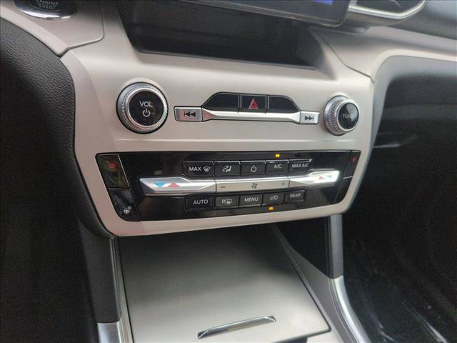 Used 2024 Ford Explorer XLT w/ Equipment Group 202A image 15