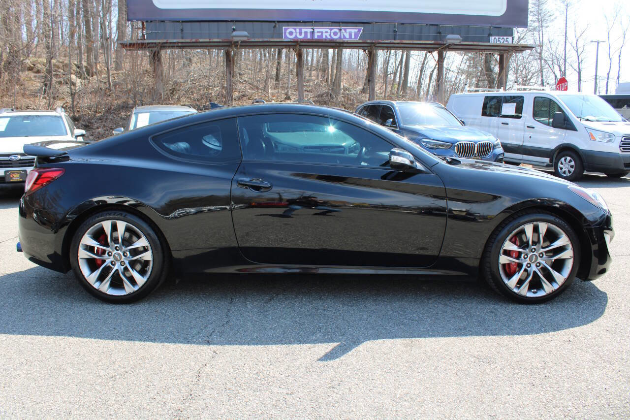 Used 2013 Hyundai Genesis 3.8 image 6