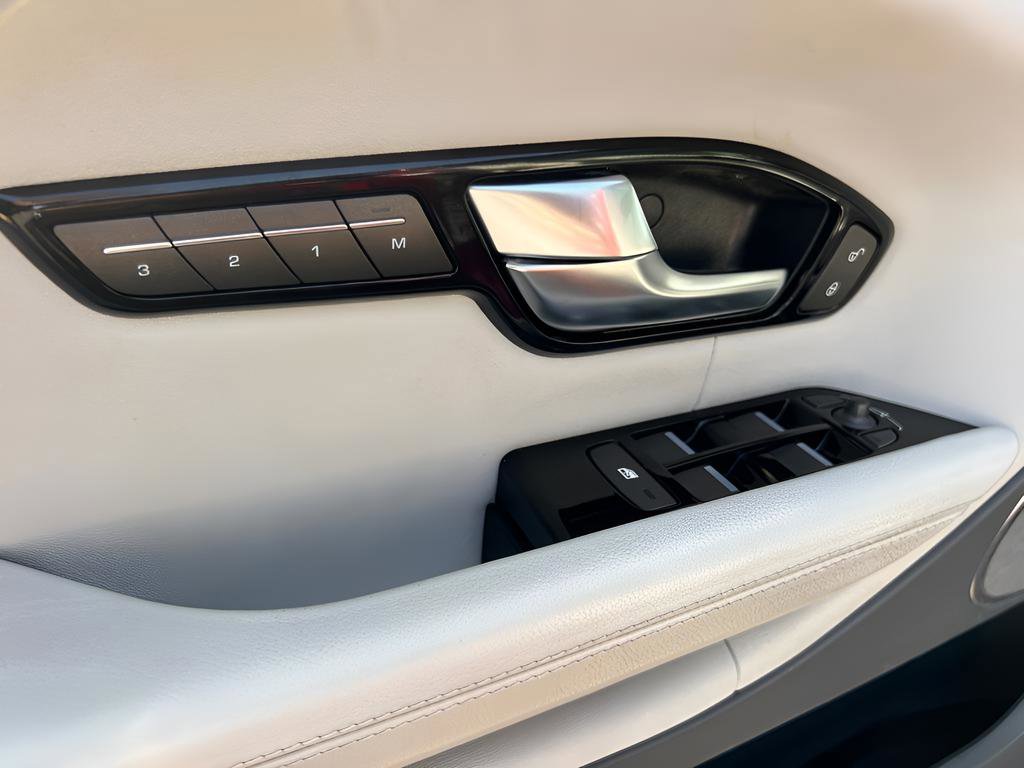 Used 2018 Land Rover Range Rover Evoque SE Premium AWD/4WD image 36