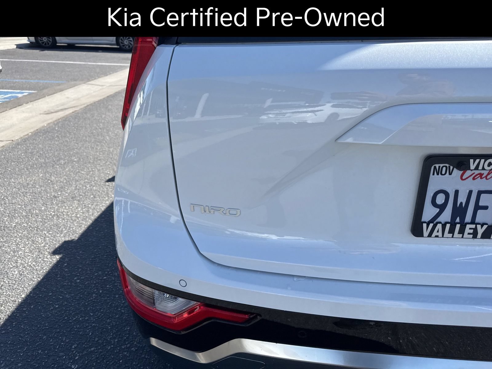Certified 2025 Kia Niro EX Touring FWD image 12