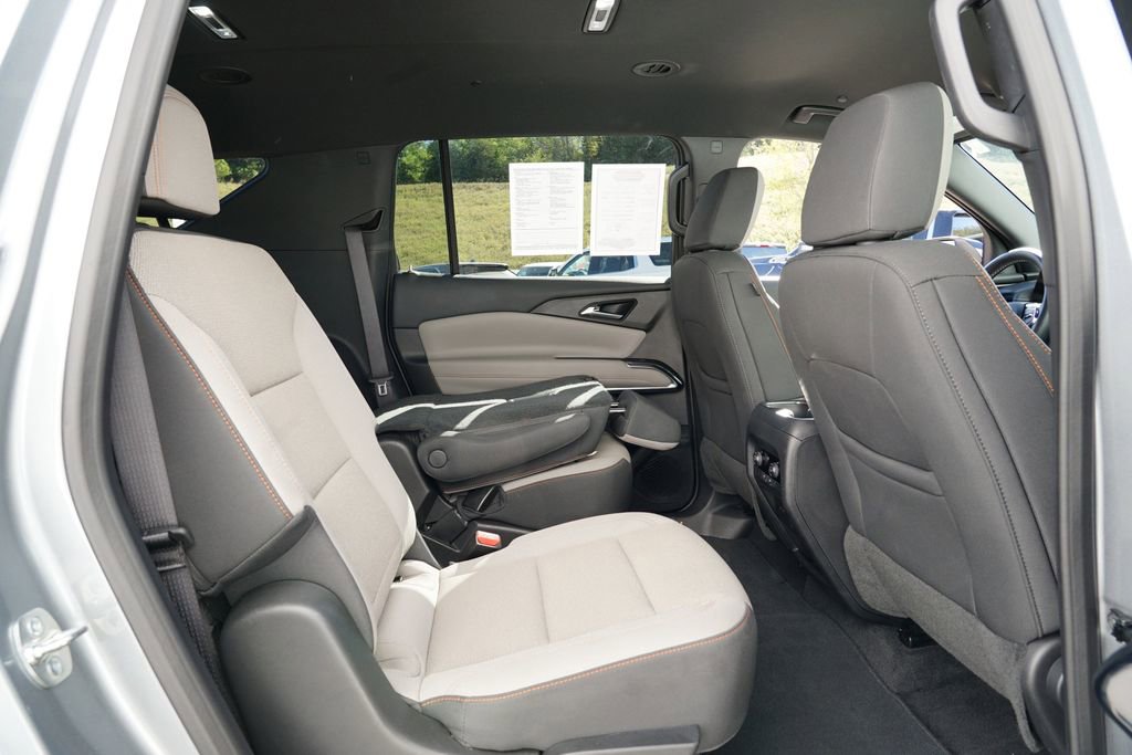 Used 2025 Chevrolet Traverse LT image 29