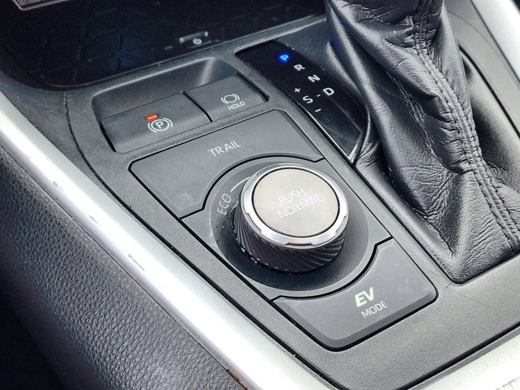 Used 2020 Toyota RAV4 XSE image 29